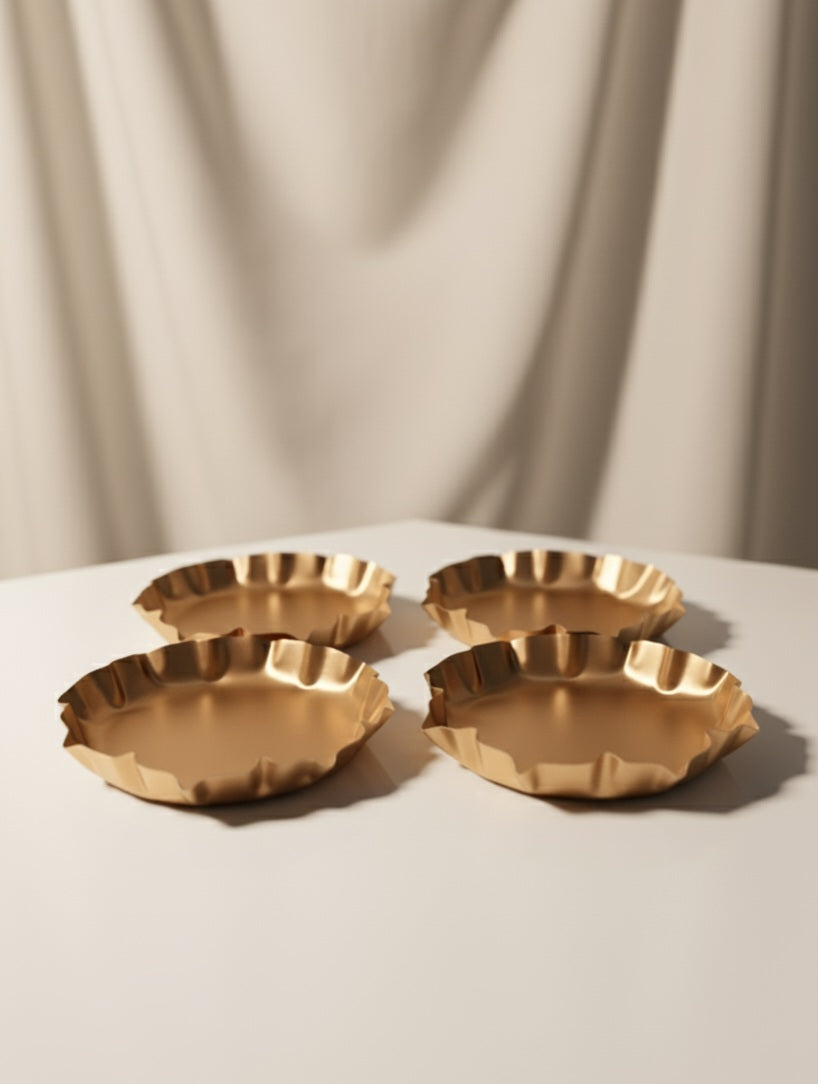 Lot de 4 Bols Décoratifs Urli - 11,4 cm Finition Fer Doré | Petit Bougeoir Chauffe-plat | Fournitures pour Fabrication de Bougies DIY | Décoration Maison pour Diwali & Pièce Maîtresse pour Salle de Prière | Diya Flottante pour Fleurs