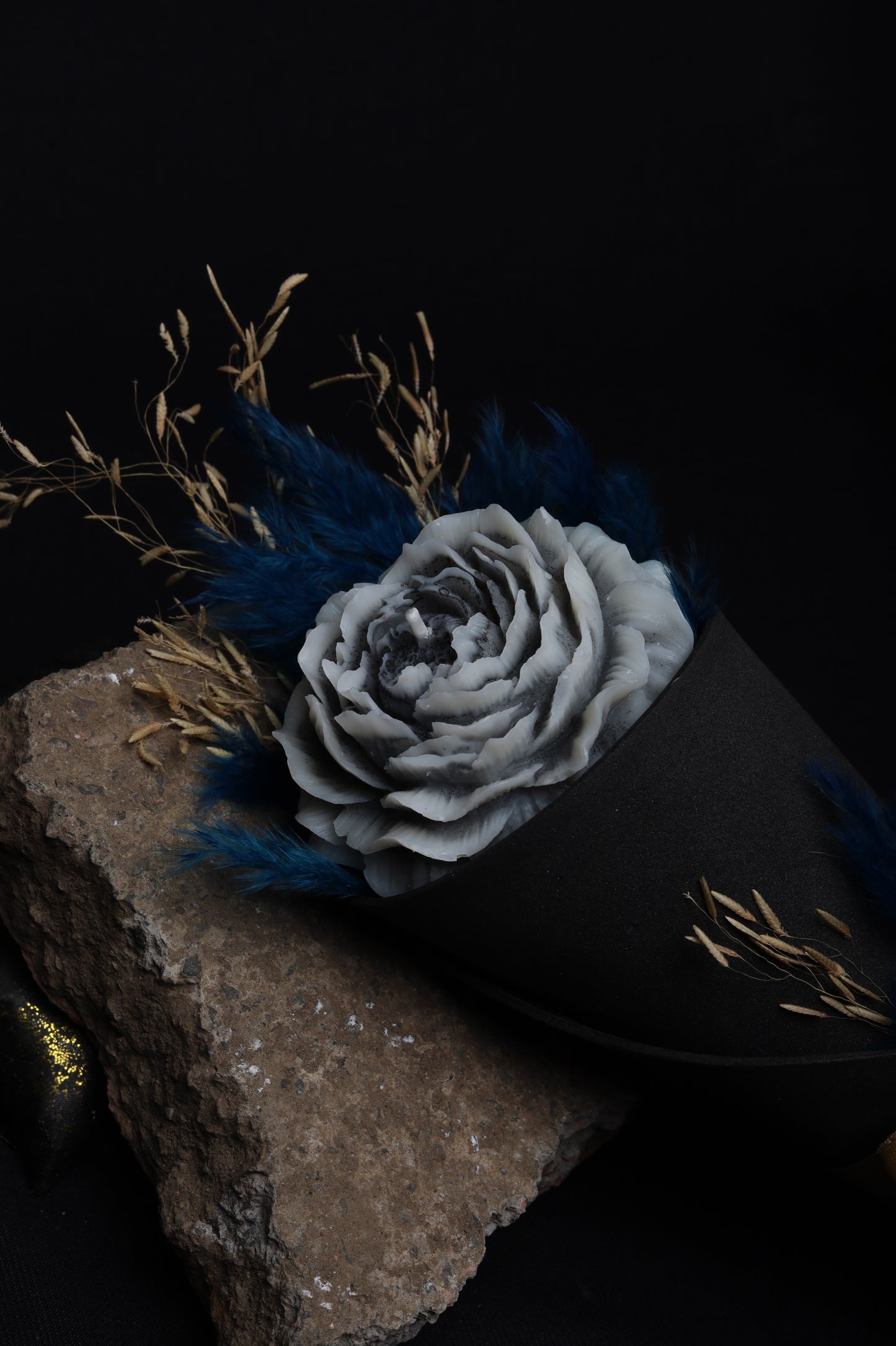 Sorcish Valentine's Day Luxury Rose Bouquet Candle with black wrap