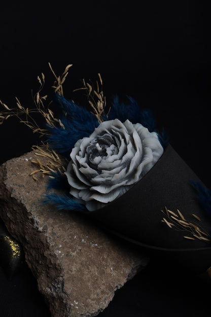 Sorcish Valentine's Day Luxury Rose Bouquet Candle with black wrap