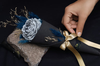 Sorcish Valentine's Day Luxury Rose Bouquet Candle with black wrap