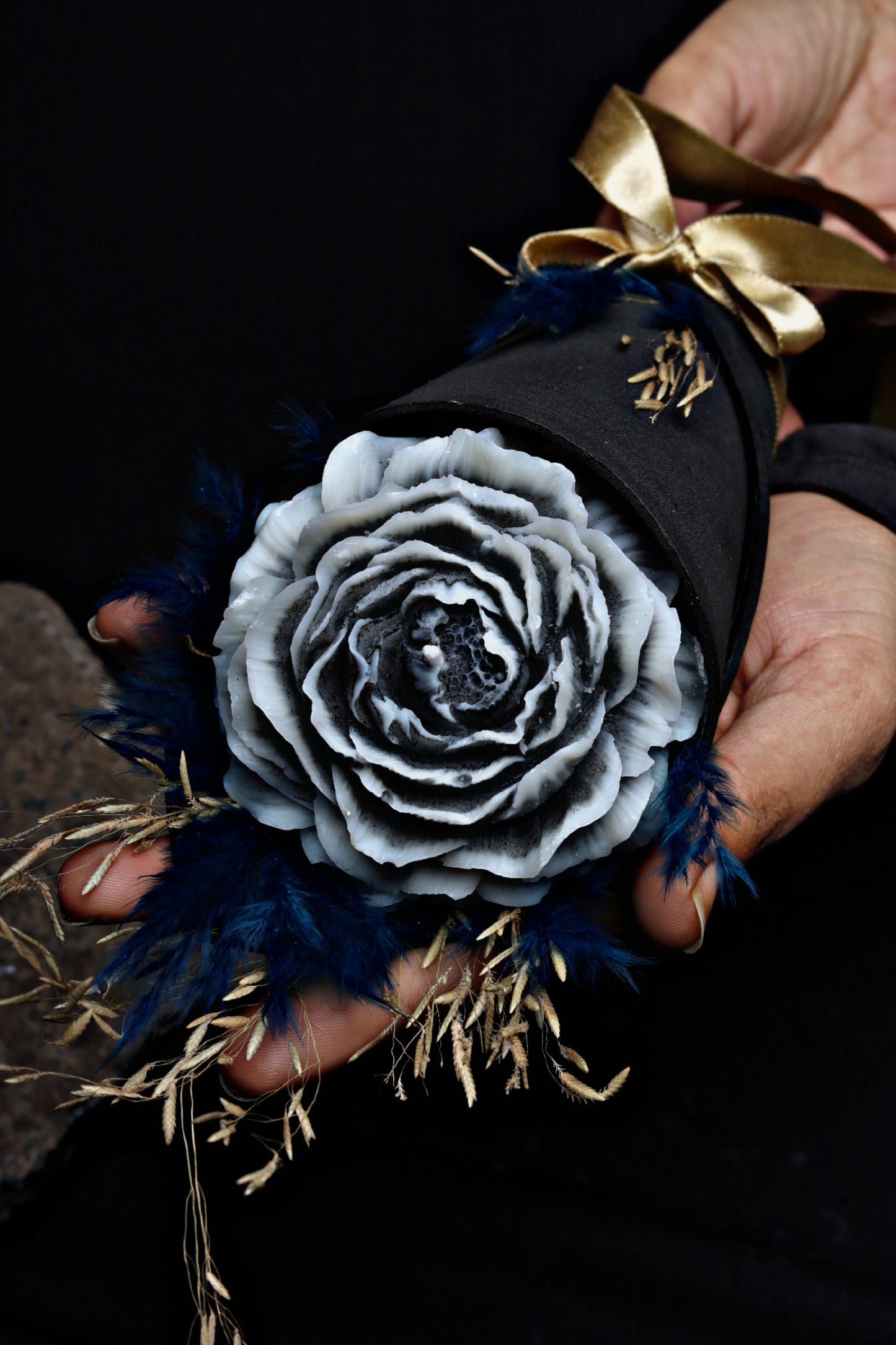 Sorcish Valentine's Day Luxury Rose Bouquet Candle with black wrap