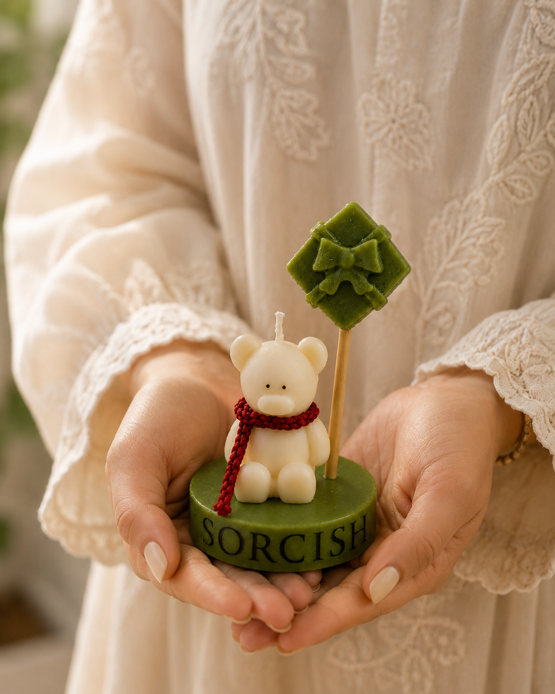 Handmade Soy Wax Bear Candle, Christmas Holiday Home Decor, Decorative Aromatic Candle, White and Green