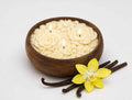 Vanilla-scented 3-wick floral urli candle in a wooden bowl