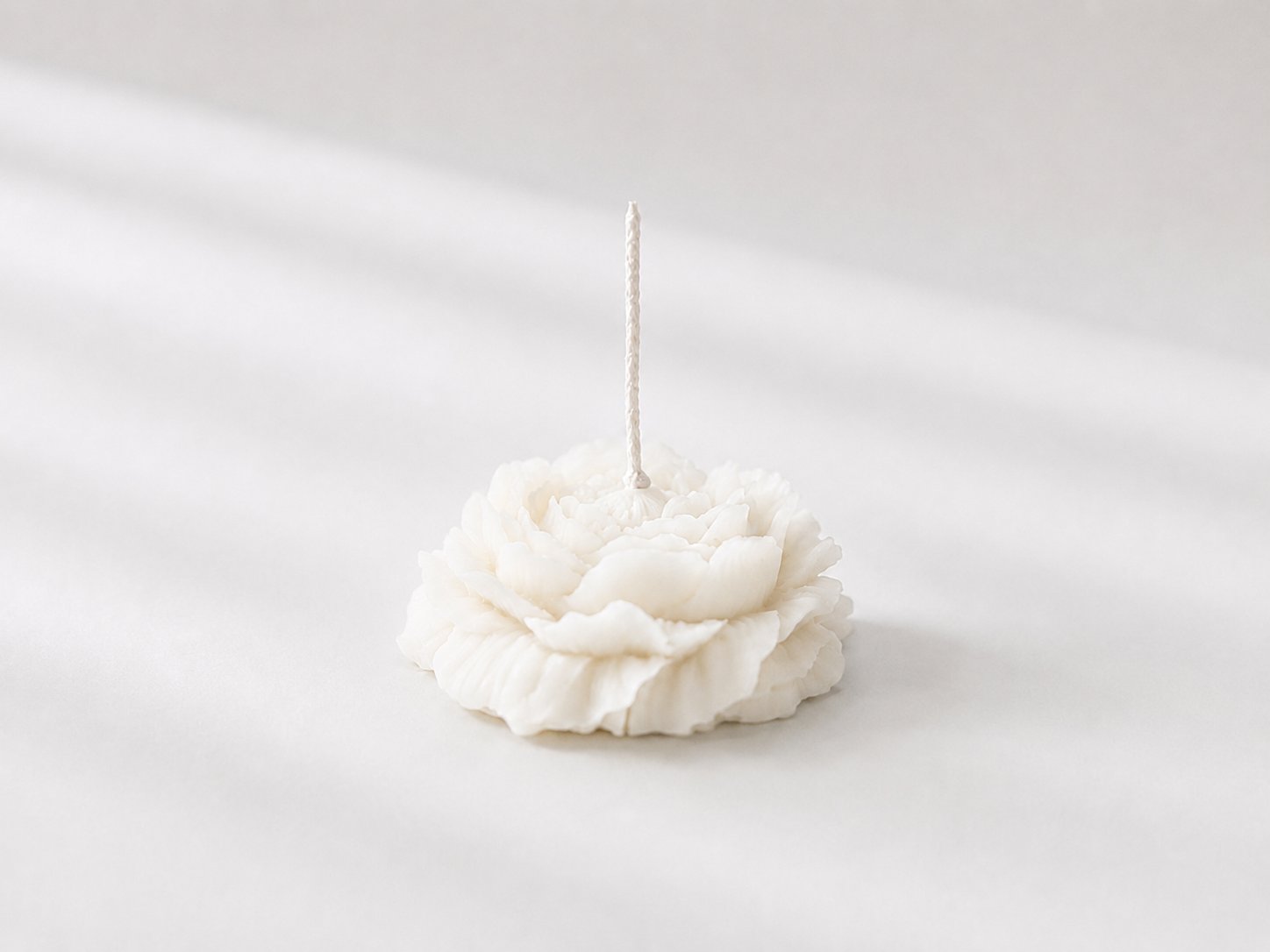 Set of 6 white rose and peony scented flower candles